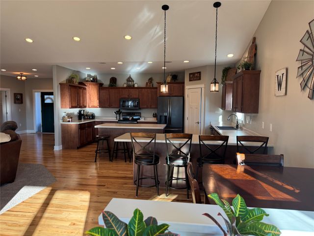 8002 NW 104th Court, Johnston, IA 50131