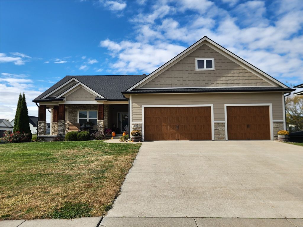8002 NW 104th Court, Johnston, IA 50131