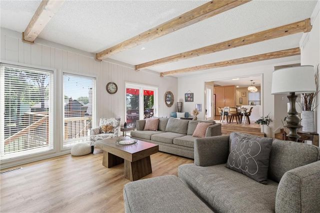 201 NE Shoreview Drive, Lee's Summit, MO 64064