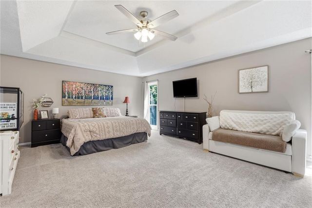 201 NE Shoreview Drive, Lee's Summit, MO 64064