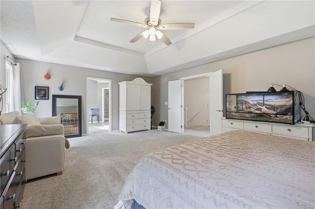 201 NE Shoreview Drive, Lee's Summit, MO 64064