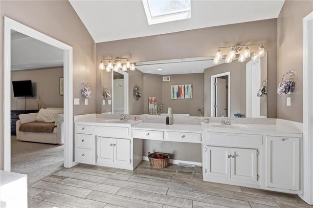 201 NE Shoreview Drive, Lee's Summit, MO 64064