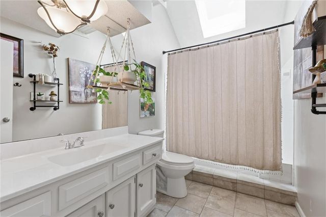 201 NE Shoreview Drive, Lee's Summit, MO 64064