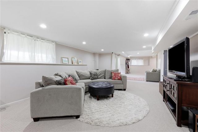 201 NE Shoreview Drive, Lee's Summit, MO 64064