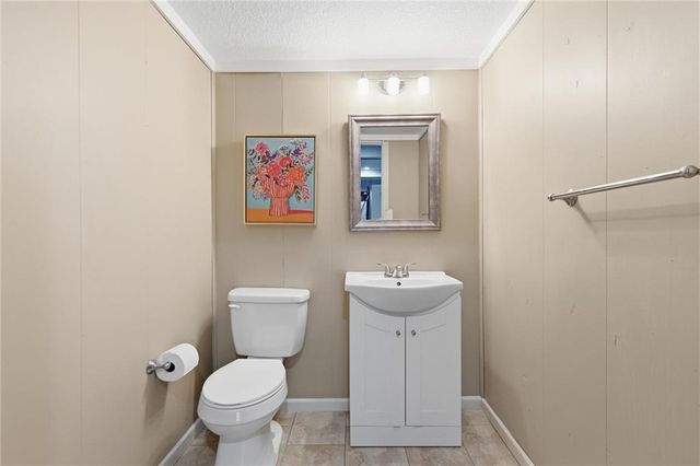 201 NE Shoreview Drive, Lee's Summit, MO 64064