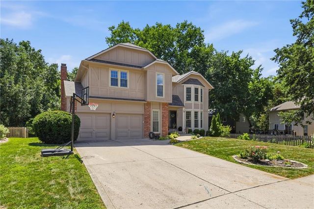 201 NE Shoreview Drive, Lee's Summit, MO 64064
