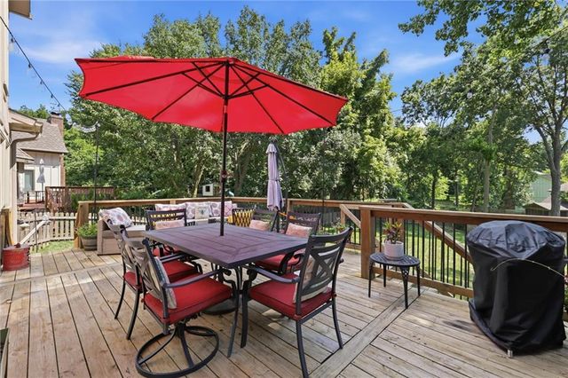 201 NE Shoreview Drive, Lee's Summit, MO 64064
