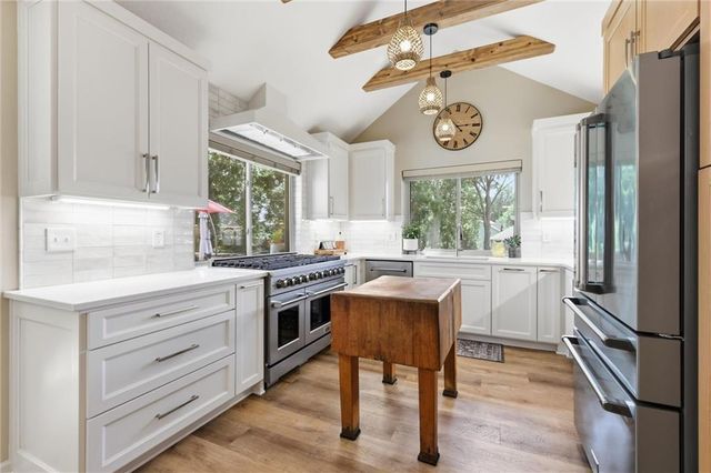 201 NE Shoreview Drive, Lee's Summit, MO 64064