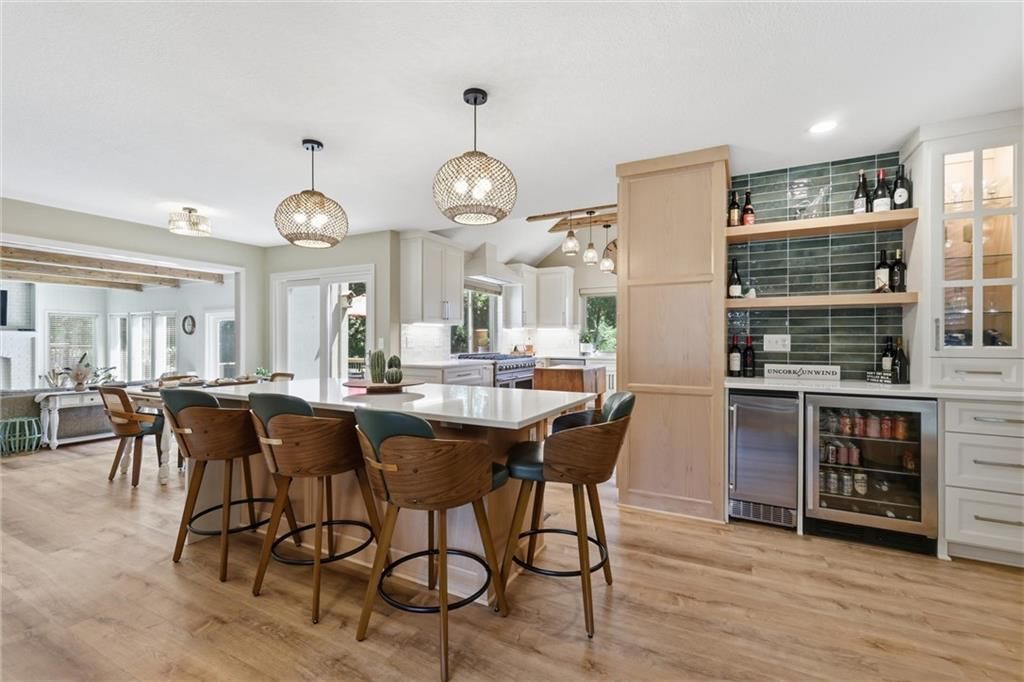 201 NE Shoreview Drive, Lee's Summit, MO 64064
