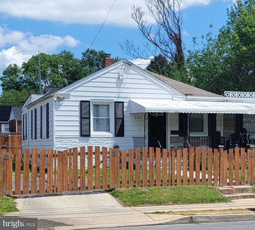 5206 ADDISON RD, Capitol Heights, MD 20743