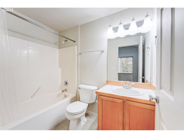 1087 Ne PERL Way, Hillsboro, OR 97006