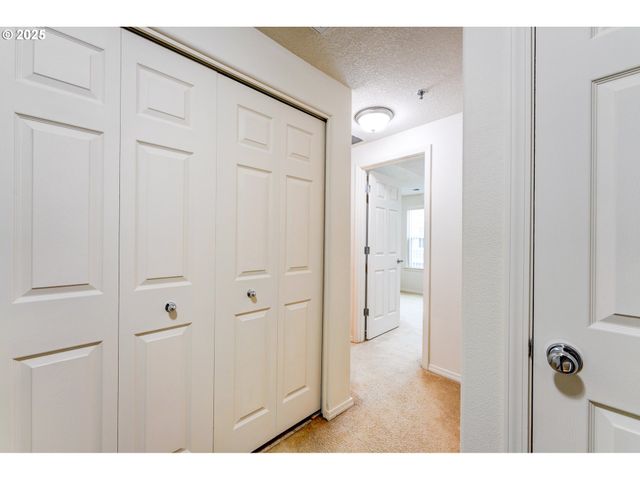 1087 Ne PERL Way, Hillsboro, OR 97006