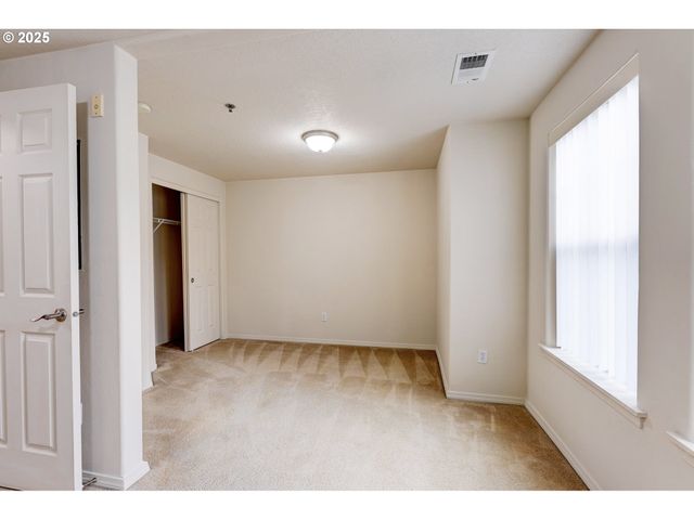 1087 Ne PERL Way, Hillsboro, OR 97006