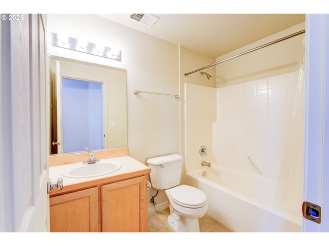 1087 Ne PERL Way, Hillsboro, OR 97006