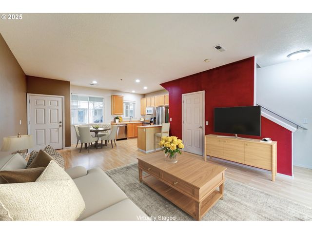 1087 Ne PERL Way, Hillsboro, OR 97006