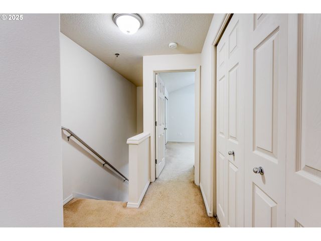 1087 Ne PERL Way, Hillsboro, OR 97006