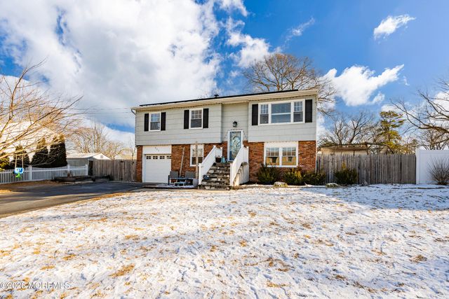 305 Neptune Avenue, Bayville, NJ 08721