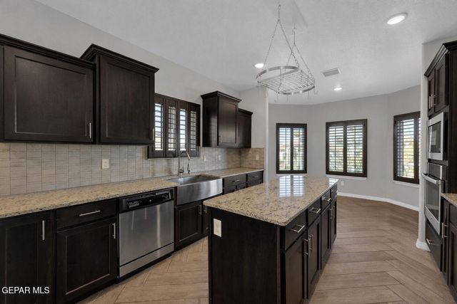 7834 ENCHANTED CLIFF Drive, El Paso, TX 79911