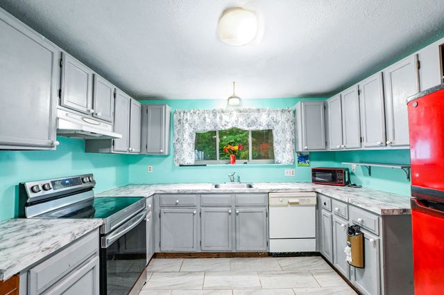 29 Surrey Ln 29, Bourne, MA 02532