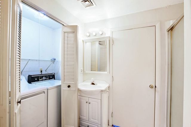 29 Surrey Ln 29, Bourne, MA 02532