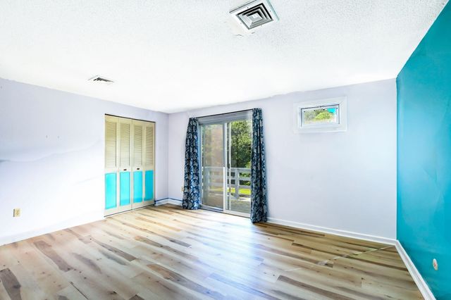 29 Surrey Ln 29, Bourne, MA 02532