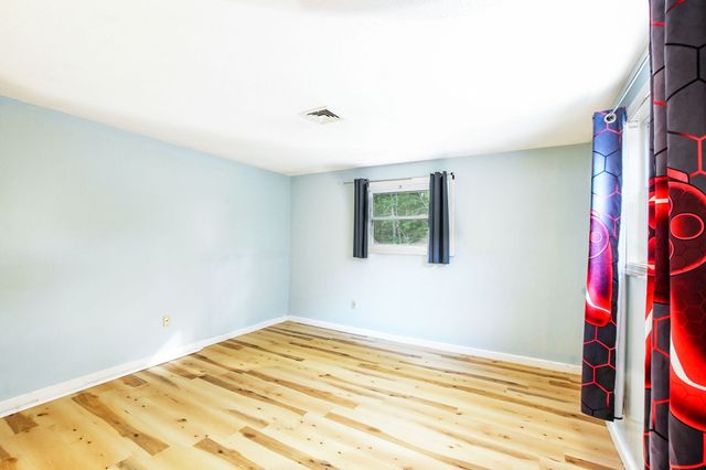 29 Surrey Ln 29, Bourne, MA 02532