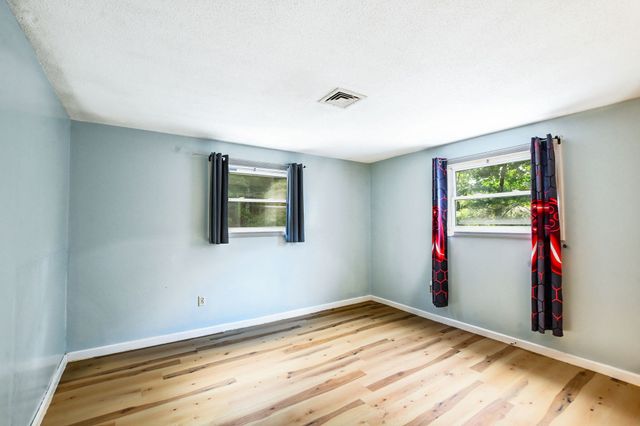 29 Surrey Ln 29, Bourne, MA 02532
