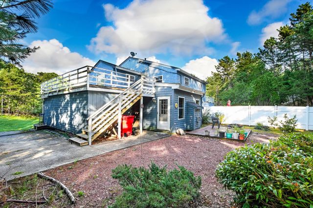 29 Surrey Ln 29, Bourne, MA 02532