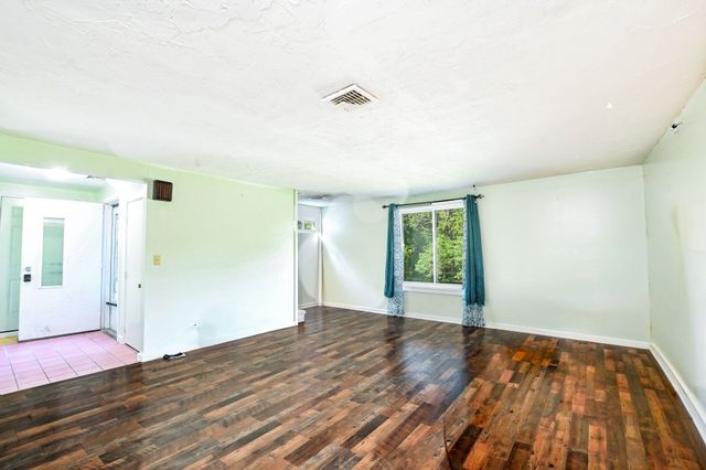 29 Surrey Ln 29, Bourne, MA 02532