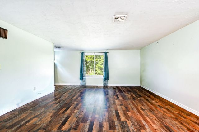 29 Surrey Ln 29, Bourne, MA 02532