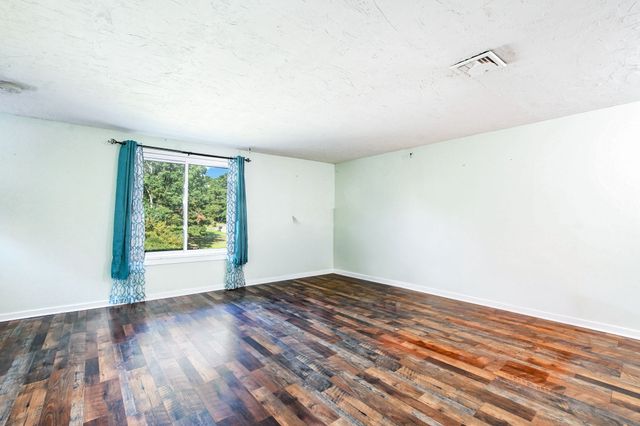 29 Surrey Ln 29, Bourne, MA 02532