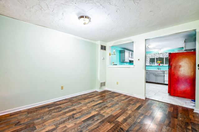 29 Surrey Ln 29, Bourne, MA 02532