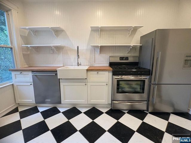 194 Hillside Avenue 2, Glen Ridge, NJ 07028
