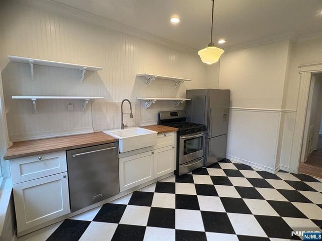 194 Hillside Avenue 2, Glen Ridge, NJ 07028