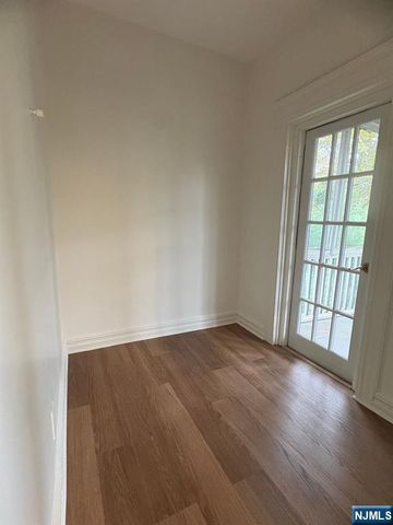194 Hillside Avenue 2, Glen Ridge, NJ 07028