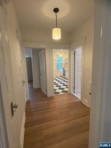 194 Hillside Avenue 2, Glen Ridge, NJ 07028