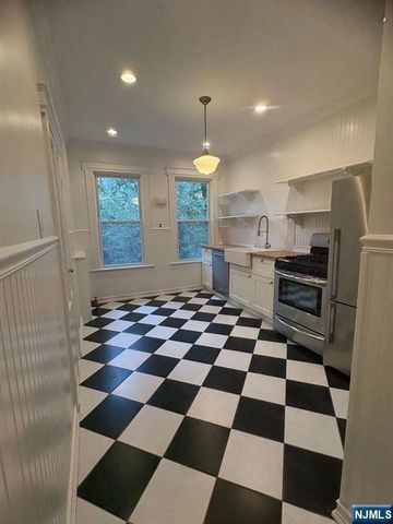 194 Hillside Avenue 2, Glen Ridge, NJ 07028