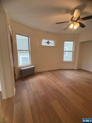 194 Hillside Avenue 2, Glen Ridge, NJ 07028