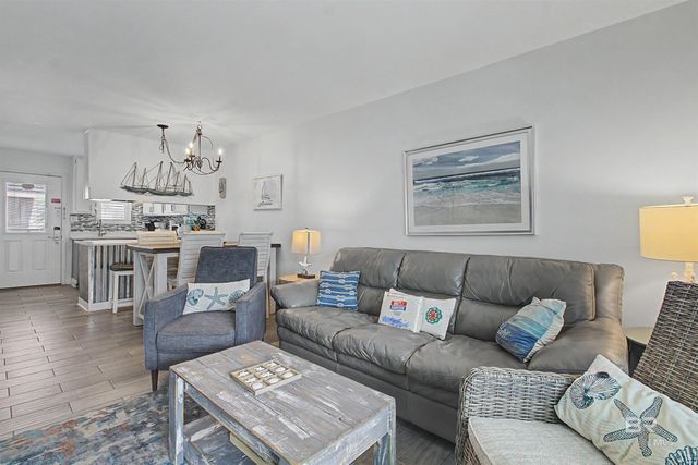 913 W Beach Boulevard B-19, Gulf Shores, AL 36542