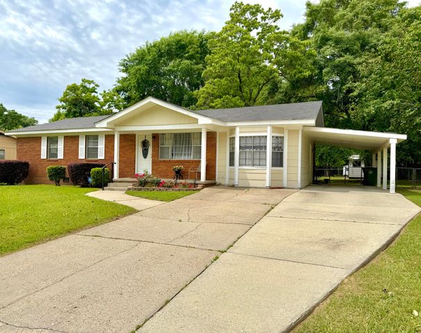103 Hanover Dr., Hattiesburg, MS 39402