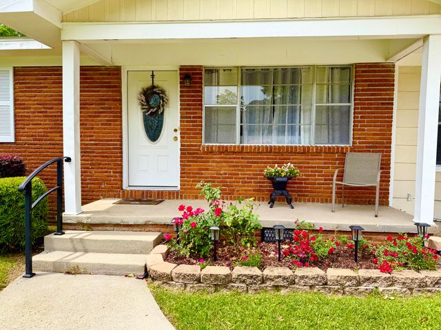 103 Hanover Dr., Hattiesburg, MS 39402