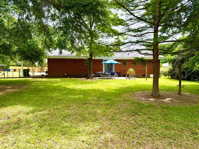 103 Hanover Dr., Hattiesburg, MS 39402