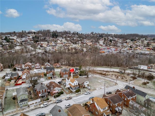 912 Waddell Ave, Clairton, PA 15025