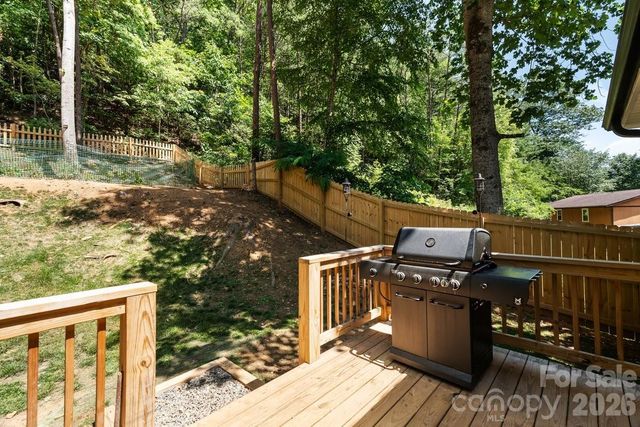 98 Dryid Hill Road, Swannanoa, NC 28778