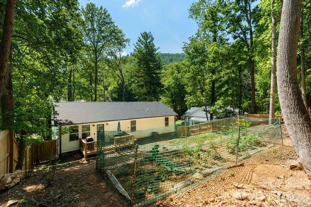 98 Dryid Hill Road, Swannanoa, NC 28778