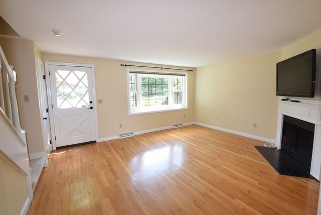 C4 Scotty Hollow Dr C4, Chelmsford, MA 01863