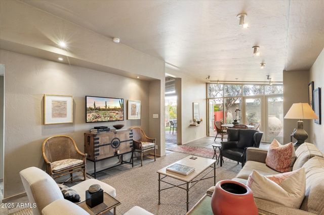 6858 E EDGEMONT Avenue, Scottsdale, AZ 85257