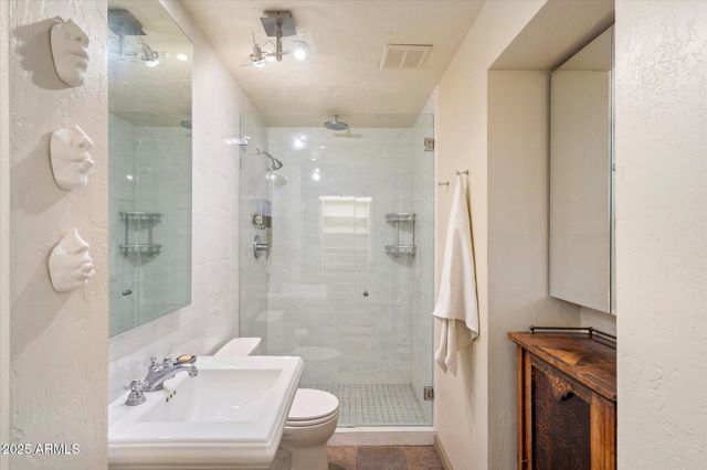 6858 E EDGEMONT Avenue, Scottsdale, AZ 85257