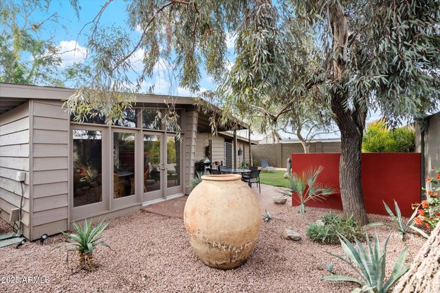 6858 E EDGEMONT Avenue, Scottsdale, AZ 85257