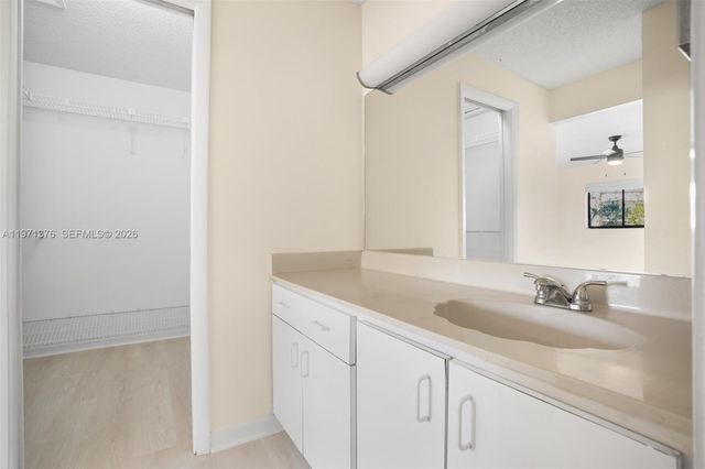 9446 S Belfort Cir 215, Tamarac, FL 33321